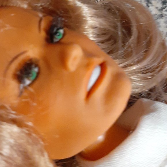 FARRAH FAWCETT POSEABLE FASHION DOLL IN WHITE by MEGO 1977 12 inches tall - Picture 4 of 10